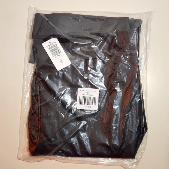 ❤️NWT VINTAGE TORRID LEGGING - FAUX VEGAN LEATHER ZIPPER ANKLE - FULL LENGTH 4X - Picture 5 of 9